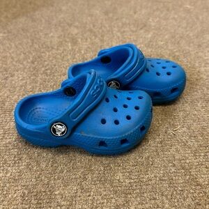blue kids crocs